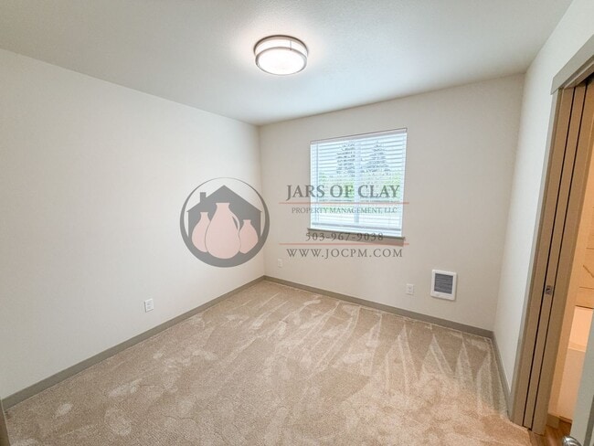 Building Photo - Newer Build- Ready for Move In