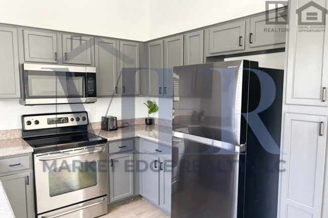 Building Photo - 3Bed/2Bath Furnished Home 2 Car Gar - 19th...