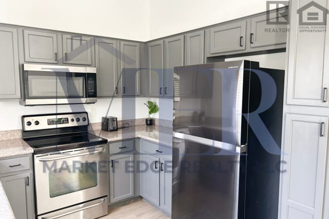 Building Photo - 3Bed/2Bath Furnished Home at 19th Ave & So...