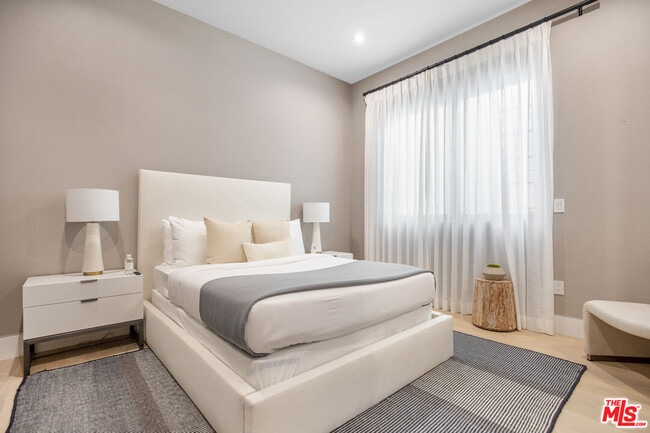 Building Photo - 1033 Somera Rd