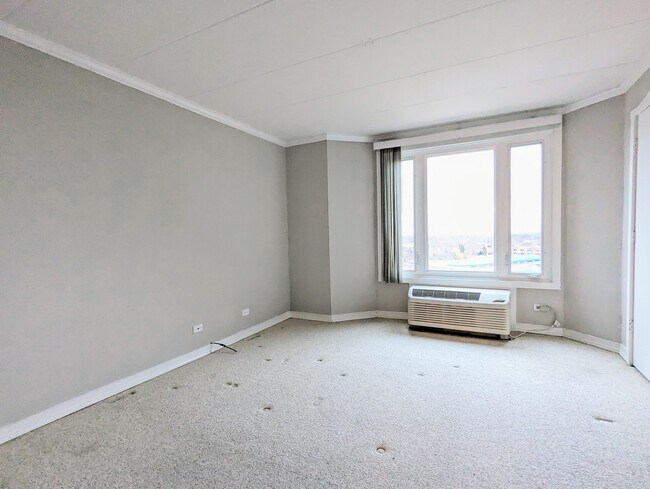 Building Photo - 1 Renaissance Pl