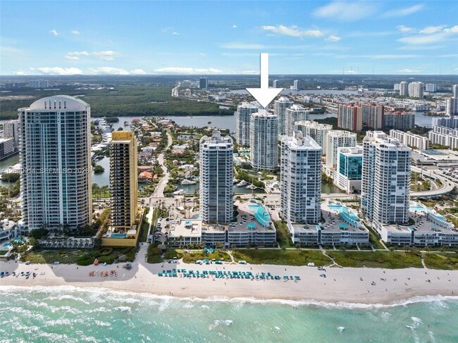 Building Photo - 16400 Collins Ave