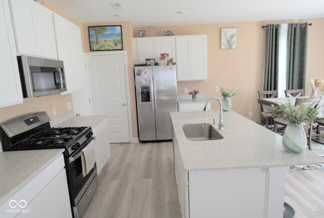 Building Photo - 718 Felix Dr