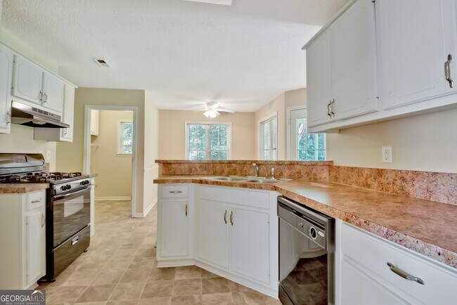 Building Photo - 45 Paces Landing Dr