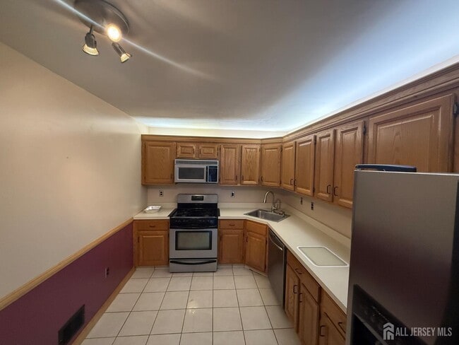 Building Photo - 125 Albury Way