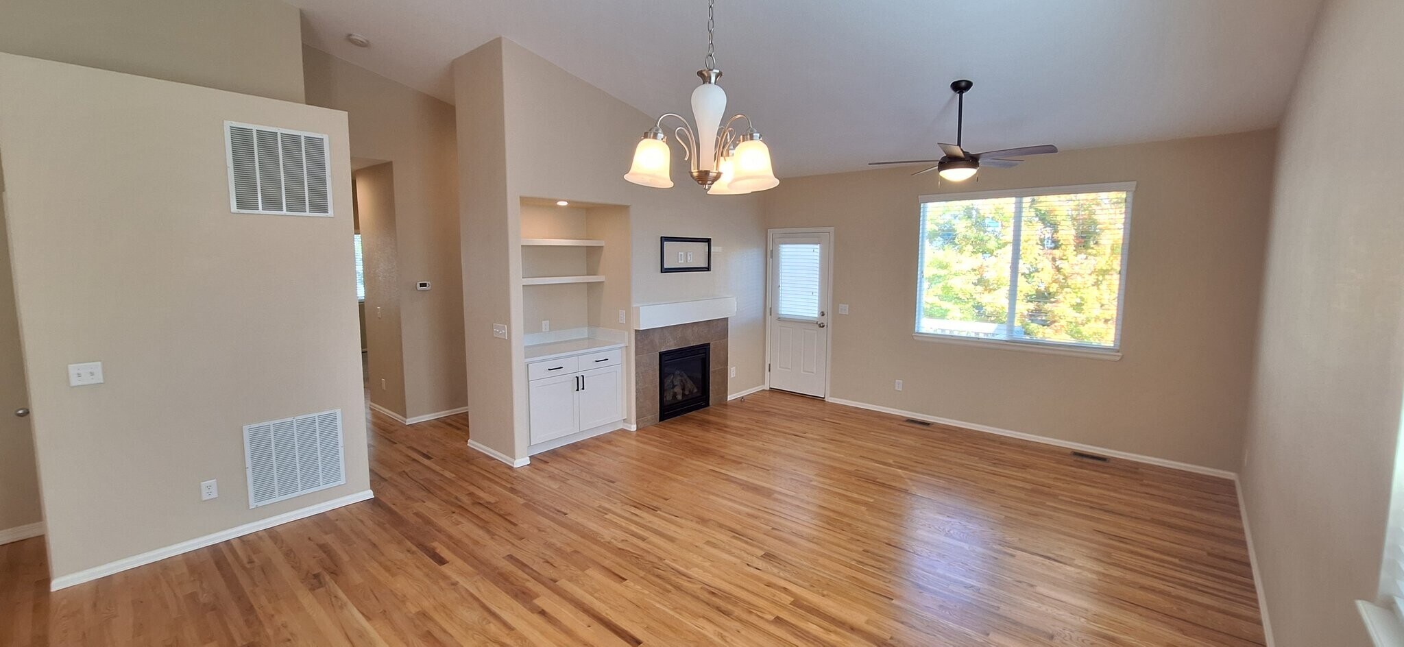 Building Photo - 3645 Desert Ridge Cir