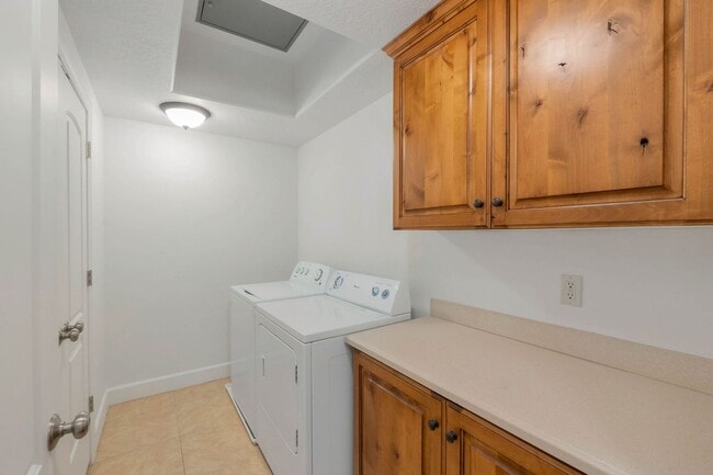 Building Photo - Beautiful 3 Bedroom 2 Bath Condo in Torino Village in North Orem