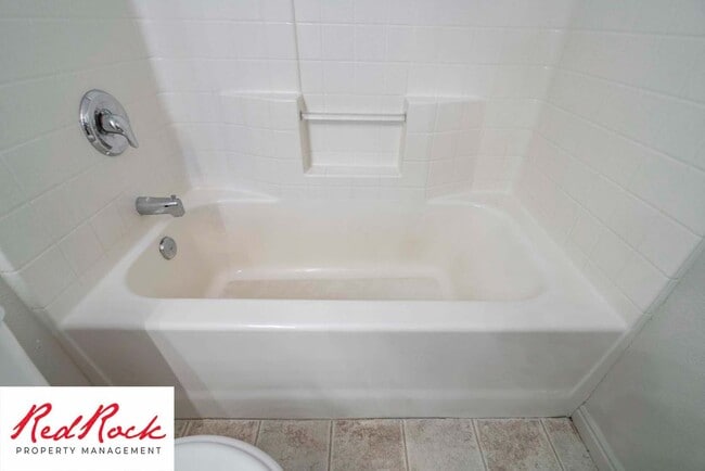 Building Photo - 3 Bed 2 Bath, 2 Car Garage with a Fully Fe...