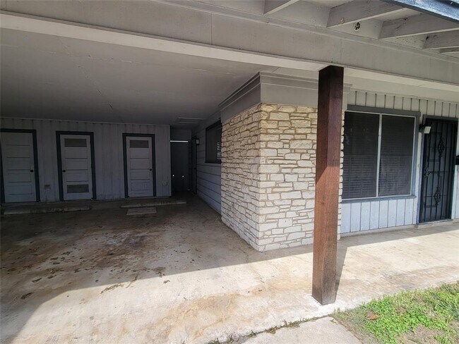 Building Photo - 5806 Nassau Dr