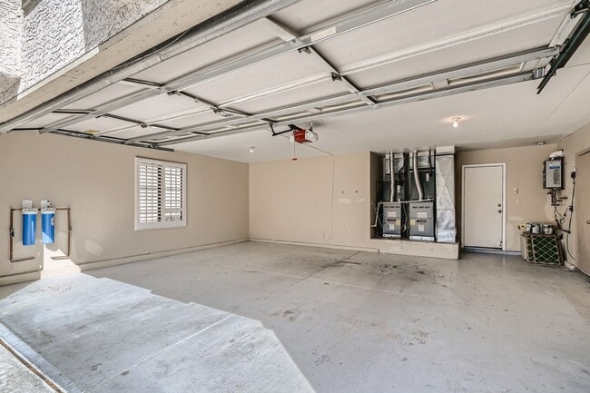 Building Photo - 2224 Bear Valley St