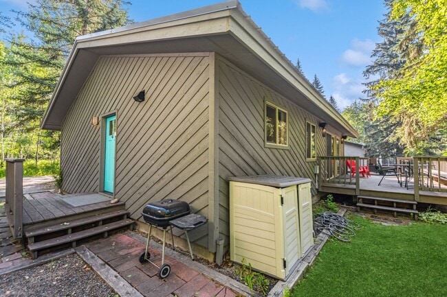 Building Photo - 2 bedroom, 1 bath house with Whitefish Lake Access