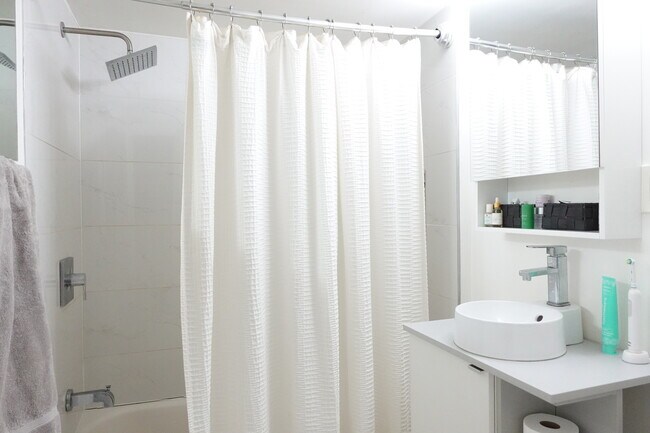 Building Photo - 2001 Fort Davis St SE