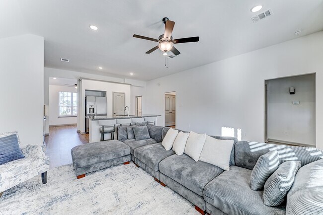 Building Photo - 204 Shoreview Dr