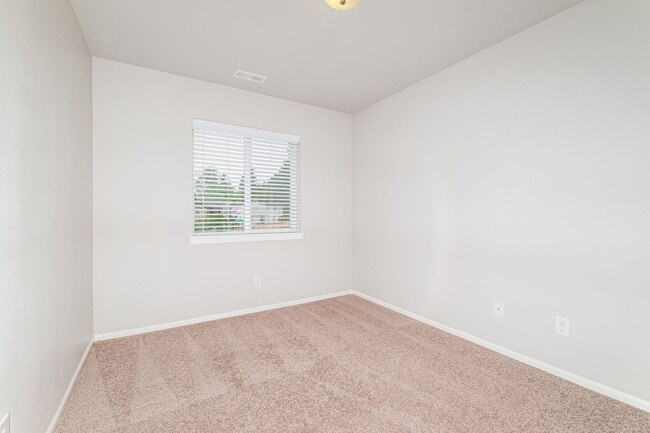 Building Photo - Kent East Hill 2-Story