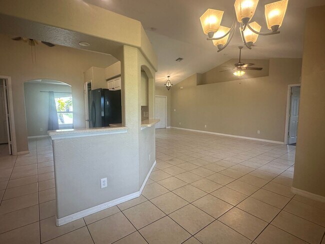 Building Photo - 4 Bedroom plus Den - 2 Bathrooms - 2 Car G...