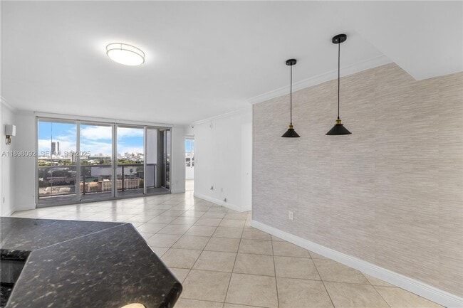 Building Photo - 1800 Sunset Harbour Dr