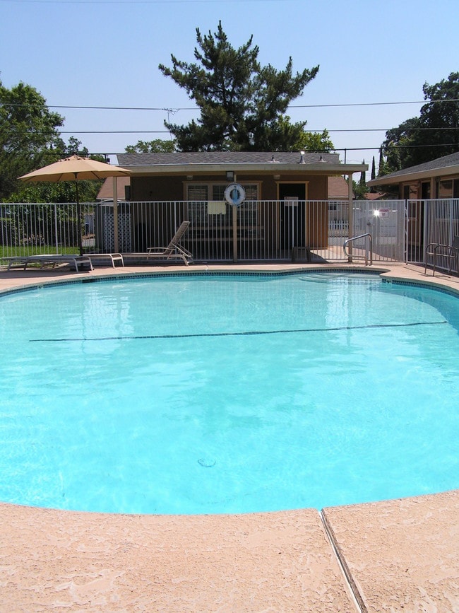 Building Photo - 2708 Wilson Ave