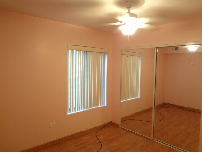 Building Photo - 6105 Knoll Valley Dr