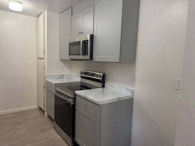 Building Photo - FT125-#4-HB 1X