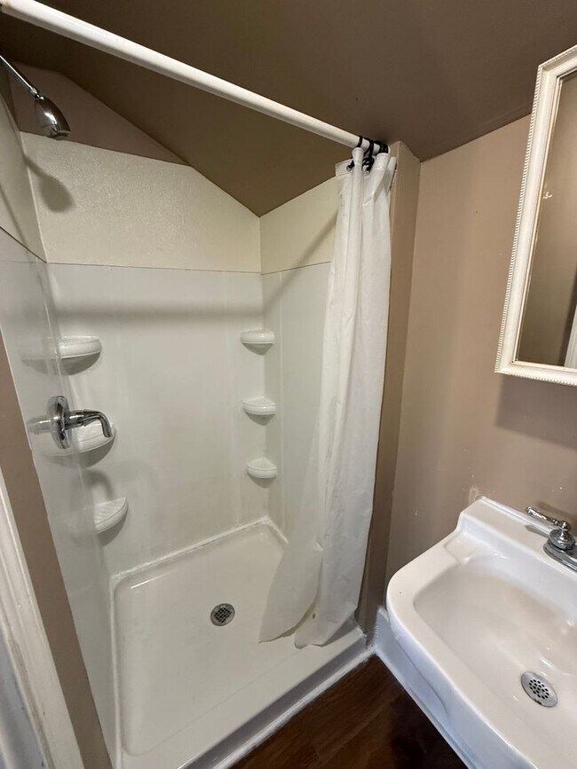 Building Photo - Main Street