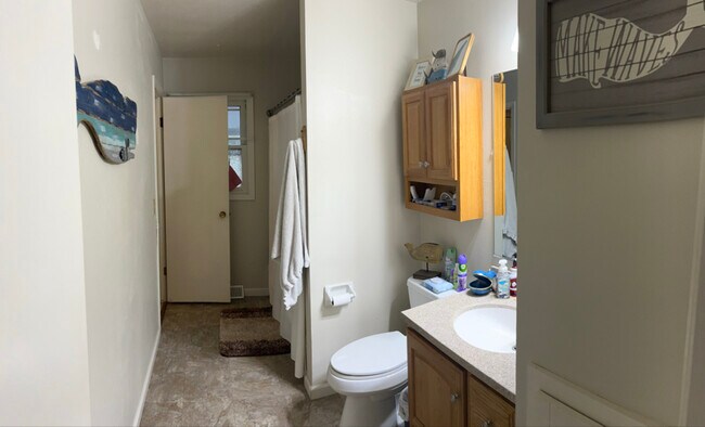 Building Photo - 712 Sylvan Terrace