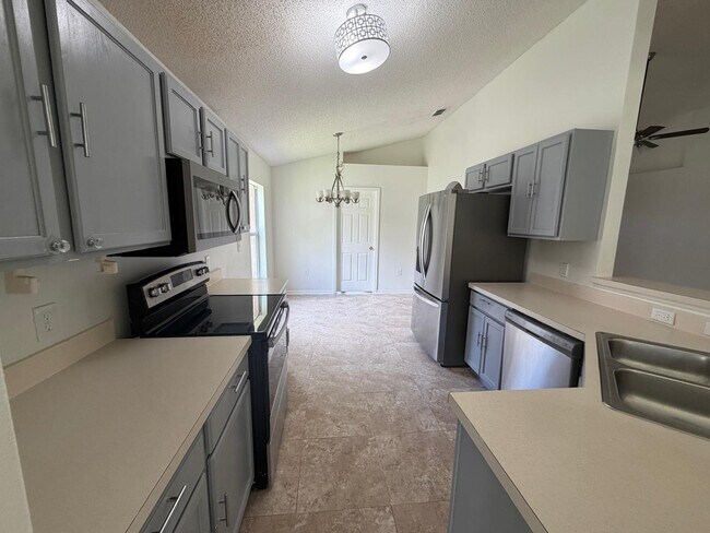 Building Photo - 3015 Elbib Dr