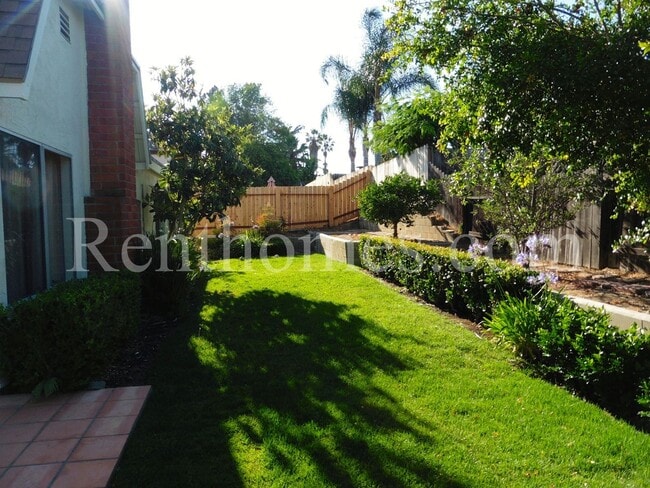 Building Photo - 1588 Rambla Puesta