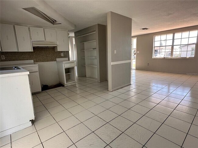 Building Photo - 3215 Bright Dr