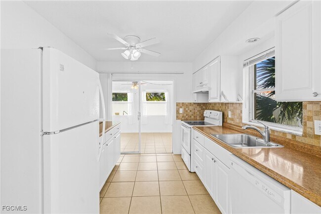 Building Photo - 6004 Deming Ave