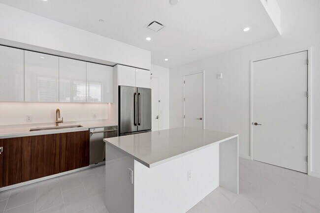 Building Photo - 400 Central Ave