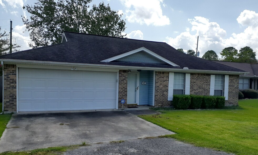 Front - 617 Hardy Ave