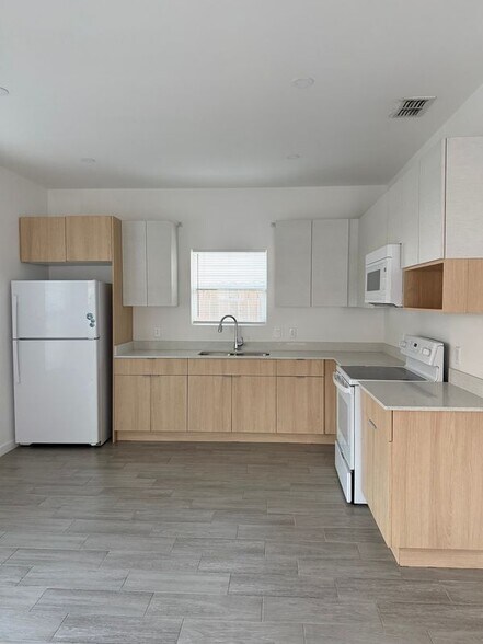 Building Photo - 1412 Lore Dr
