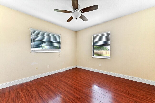 Building Photo - 10332 Dorchester Dr