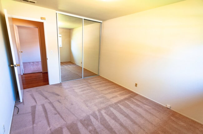 Building Photo - 4/3 near Jollyman Park, Top Cupertino Scho...