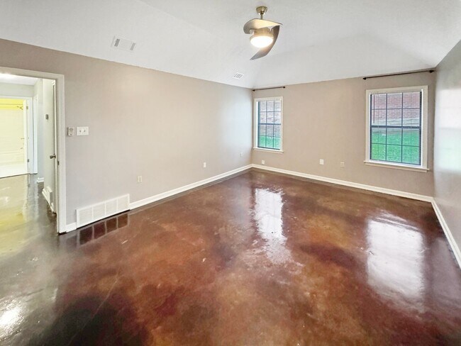 Building Photo - Spacious 3 bedroom 2 bath in Cordova