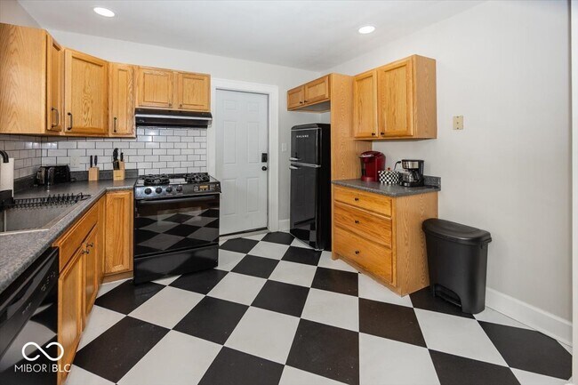 Building Photo - 6140 Winthrop Ave