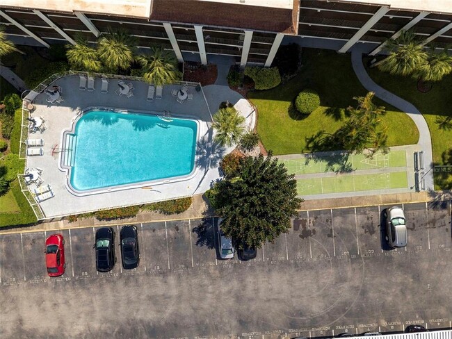 Building Photo - 2525 W Bay Dr