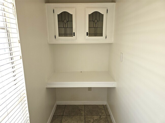 Building Photo - 347 Forest Lake Dr