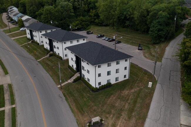 Primary Photo - 920 Highland Ave