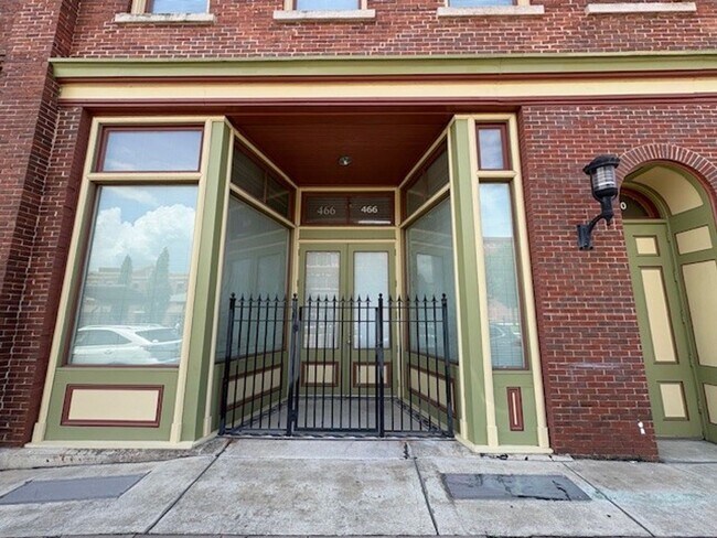 Primary Photo - 466 Poplar St