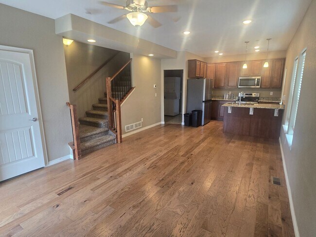 Building Photo - Updated 3 Bedroom Townhouse Across From Horsetooth Reservoir!