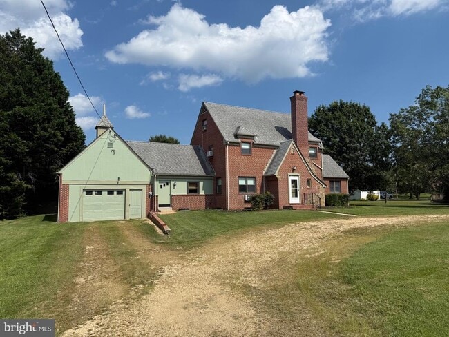 Building Photo - 112 St Marys Ave