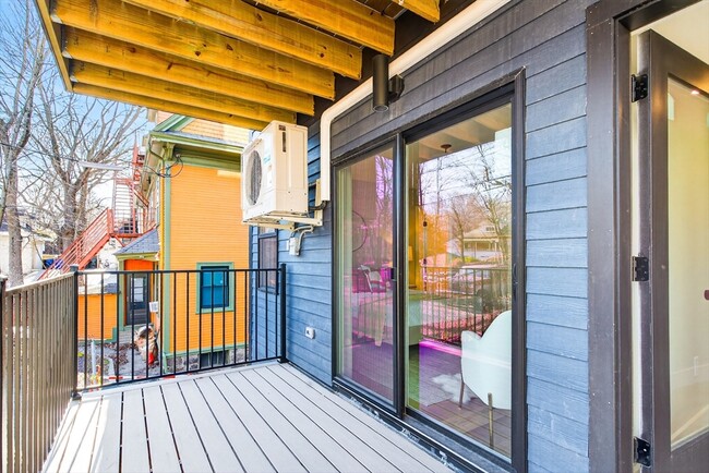 Building Photo - 584 Cambridge St