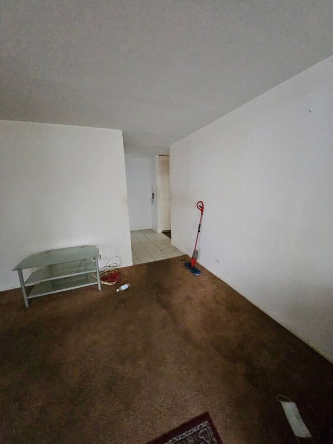 Building Photo - Remodeled 2 bed room 2 bathroom $1650