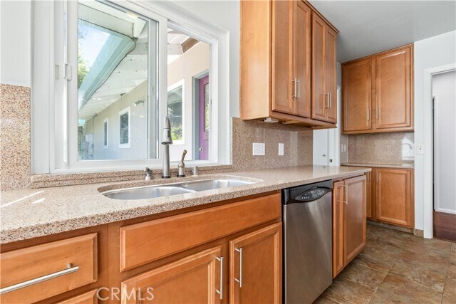 Building Photo - 668 Patricia Dr