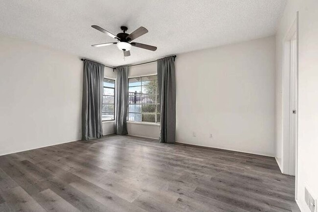 Building Photo - 590 N Cambridge St