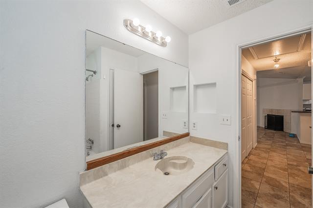 Building Photo - 808 Blessing Creek Dr