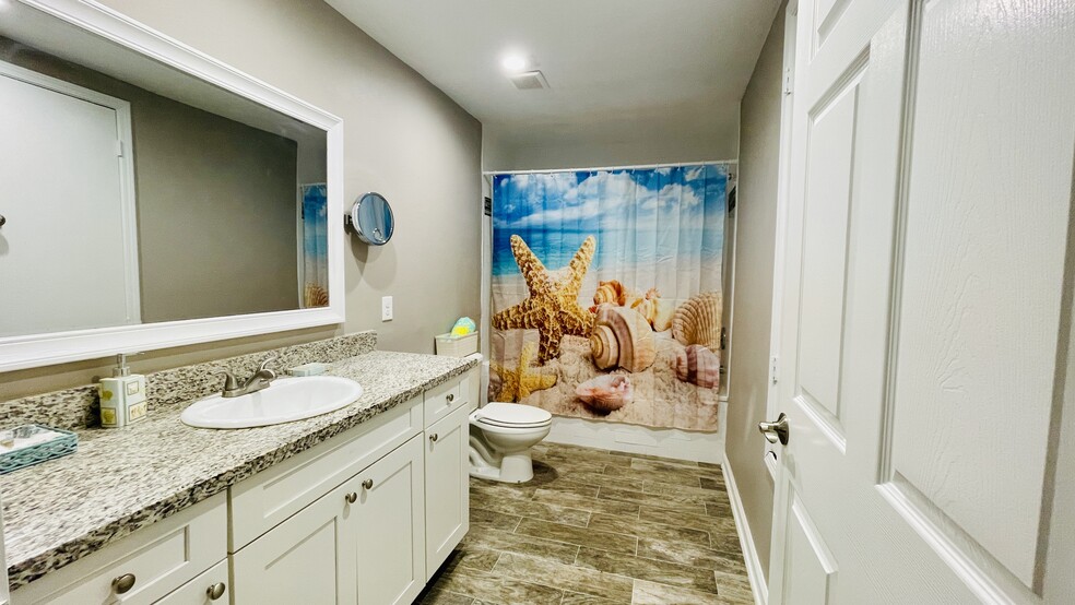 Spacious secondary bathroom with granite countertop. - 3487 Balboa Cir