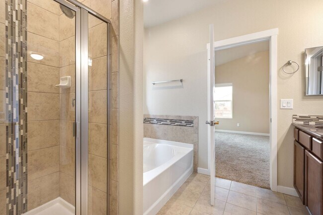 Building Photo - Spacious Modern 5-Bedroom Ranch Home in Hidden Valley Farm