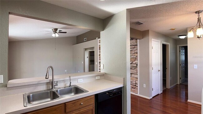 Building Photo - 717 Westwinds Dr